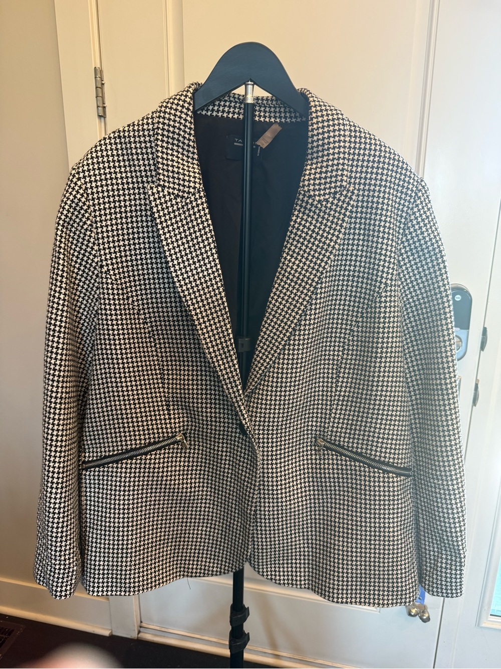 Tahari Black & White Houndstooth Blazer